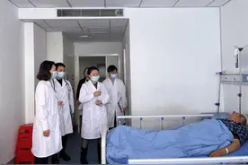 援疆专家国建萍：用一块白板为和田县医生定制成长“良方”图片