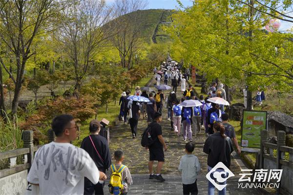 腾冲火山热海景区“双节”期间实现人气与服务质量双提升