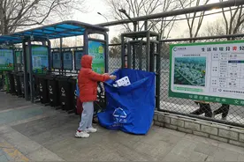 蓝色大口袋有啥用？瞧！街道垃圾分类有新招图片