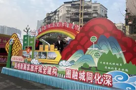 四川邻水：花车巡游上街头  非遗民俗大拜年图片