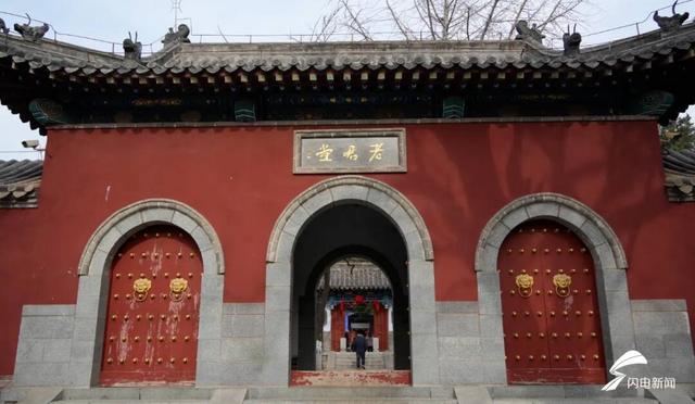 组图丨泰山脚下王母池：红墙映蜡梅 寒香醉冬阳