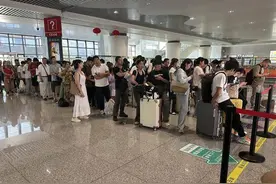 武汉新城快线7个月发送旅客突破70万人次图片
