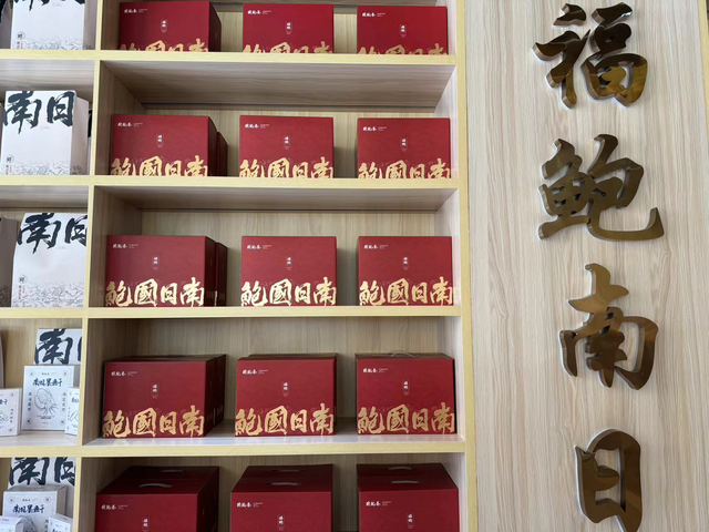 蔚蓝新机  |  “宝藏”海岛旅行手册：天天“住别墅”、年年都“度假”  这里的鲍鱼很鲜美