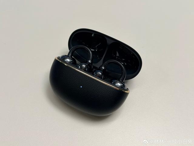 荣耀自研耳夹式耳机明年推出，亲选耳机 2 Pro 外观 / 功能曝光