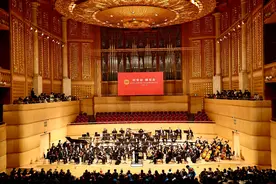 劳模职工代表走进琴台音乐厅，观赏红色经典交响音乐会图片