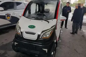 老人驾驶女儿送的四轮车上路被查 交警回应图片