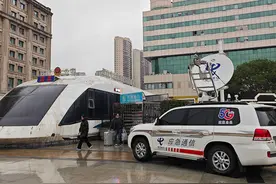 汉口站部分列车暂停运营，站前广场运行平稳图片
