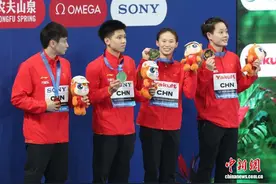世锦赛：中国跳水队混合团体摘金 女子1米板丢冠图片