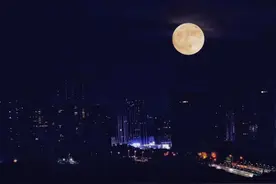 瞧，超级月亮！朋友圈晒图大赛，你参与了吗？图片
