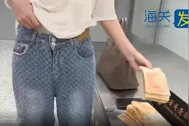 杭州萧山机场海关查获旅客违规携带超量货币进境，44万元港币缠在女性旅客腰上图片