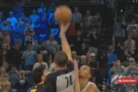 文班亚马与“一生之敌”碰面，NBA最佳新秀之争有悬念图片