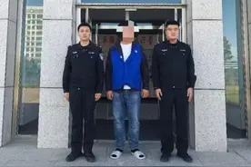 男子喝蒙圈后上演“抓马大戏”，迷幻操作终把自己送进派出所图片