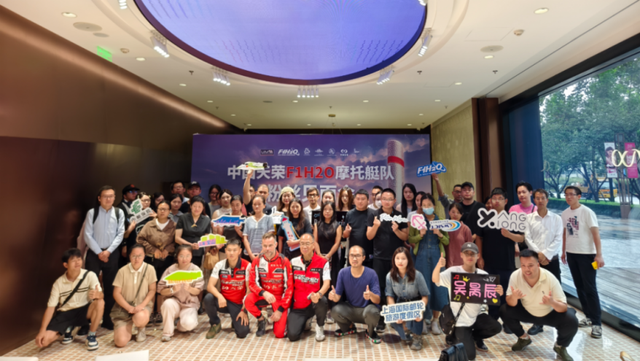 沉浸式打卡外滩BFC分会场，F1H2O摩托艇热潮“燃”爆假期