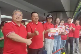 高考首日最忙碌的身影：辗转送考的校长们，只为给考生赋能！图片