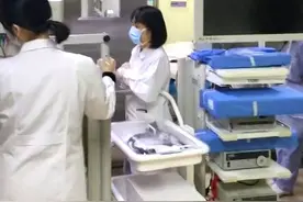 17岁女孩罹患两种癌 单亲爸爸卖房跑网约车救女后续：脑瘤手术后又出现肠穿孔，正在进行手术｜云求助图片