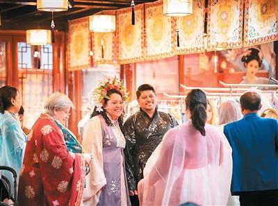 在夜游中体验另一种精彩（文旅新象）