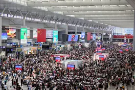 铁路上海站迎来客流高峰，今日上海站、上海虹桥站候车室将24小时开放图片