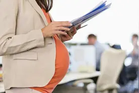 孕妈被公司调岗、要求加班、辞退，是否违法？法院以案释法图片