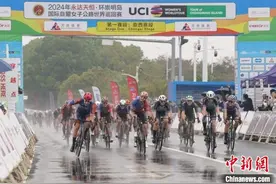 2024年环崇明岛女子公路世巡赛开赛图片