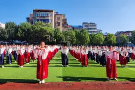 着汉服拜新师 江夏区实验小学体育馆校区开学好热闹图片