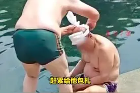 不要盲目跟风！大爷模仿“水花消失术”磕破头，还有人因此瘫痪图片