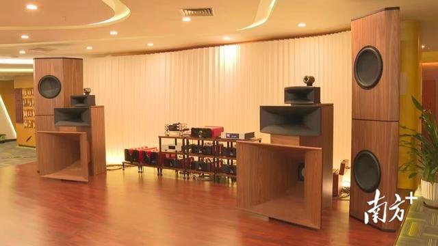 32名外籍媒体嘉宾走进“醉美阳东”，沉浸式感受刀剪漆艺的千年魅力