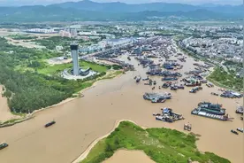 三亚渔民：趁着好天气，大干一场图片