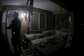 （外代一线）美国警员敲错门枪杀一男子　家属开始告状图片