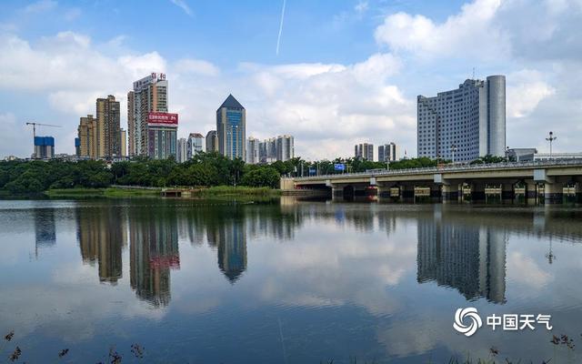好看！南宁上空蓝天白云美景“霸屏”
