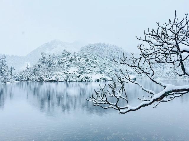 秋日雪景 | 雪后的螺髻山到底有多美?快来看!
