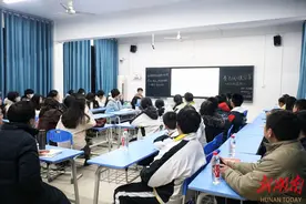 冬至夜里话荔枝 窗外学子说长安——娄底三中师生参加马伯庸作品《长安的荔枝》研讨会图片