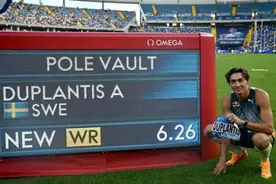 每破一次发10万美元，瑞典撑竿跳名将10次打破世界纪录图片