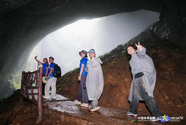 徒步大会与星空音乐会点亮湘西洛塔，八百行者“向野而行”