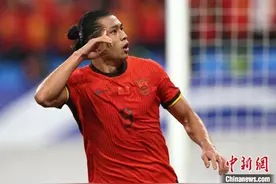 中国男足2:1战胜印尼队 收获世预赛18强赛首胜图片