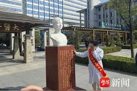 爱的延续：陪女儿工作8年再退休的母亲周平获天天正能量二等奖图片