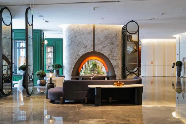 带娃去杭州新开的奢华酒店，参加圣诞亮灯仪式