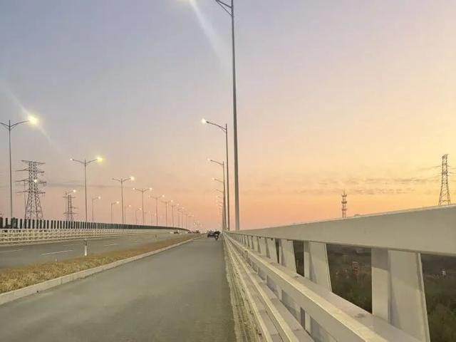 20岁小伙5天从上海徒步到杭州，走了35万多步，还捡到1000多元现金