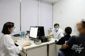 一家四口晚上痒到怀疑人生！一检查，虫子竟在皮肤里打洞挖隧道图片