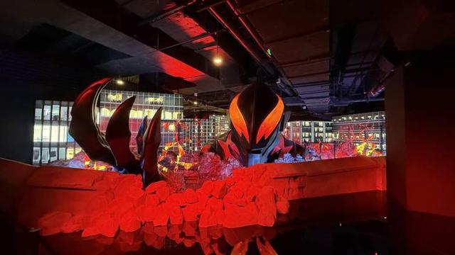“追光之旅”看英雄对决，还和奥特曼击掌了！沉浸式体验奥特曼60周年主题展