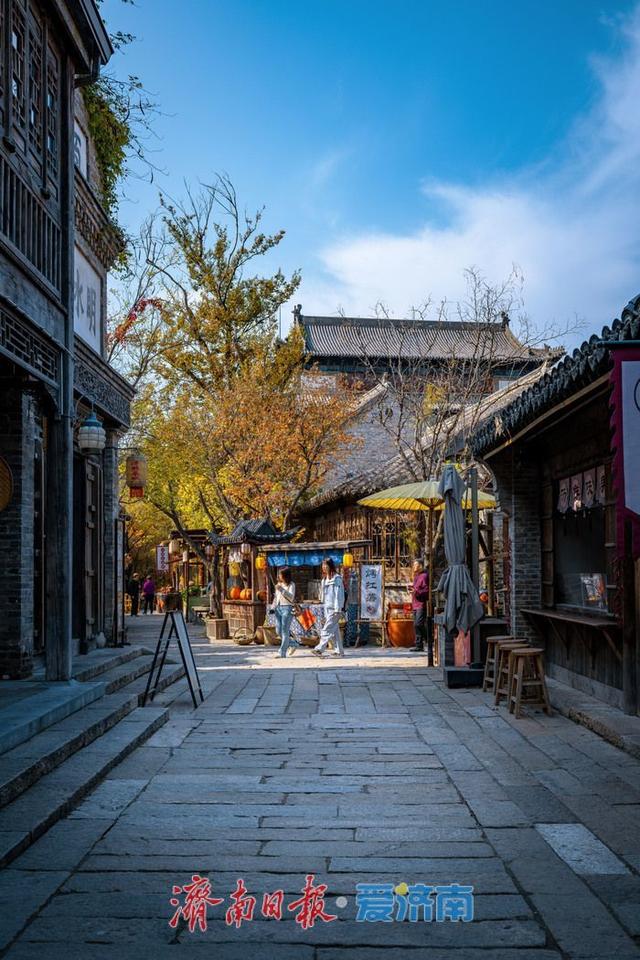 一年四季 泉在济南丨济南明水古城：秋日古意浓，水韵与斑斓交织的诗意画卷