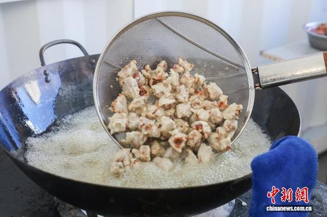 青海西宁：民众重温传统美食文化记忆