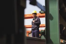 650米钢铁长龙出征！兰州铁路镖师守护运输线图片