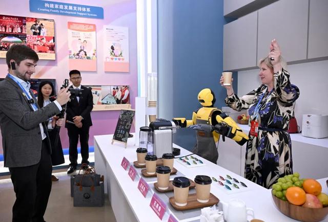 “数智赋能妇女和女童成果展”，高清大图来了！