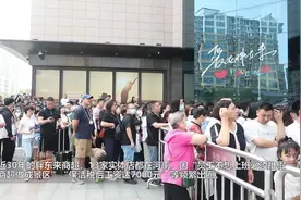 胖东来“爆改”永辉②实探流量商超新打法：跨省逛超市都喊值，网红产品好吃，电影难看还能退款图片