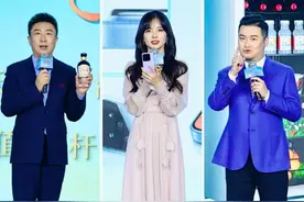 王冰冰要抢李佳琦饭碗？央视杀入直播带货赛道图片