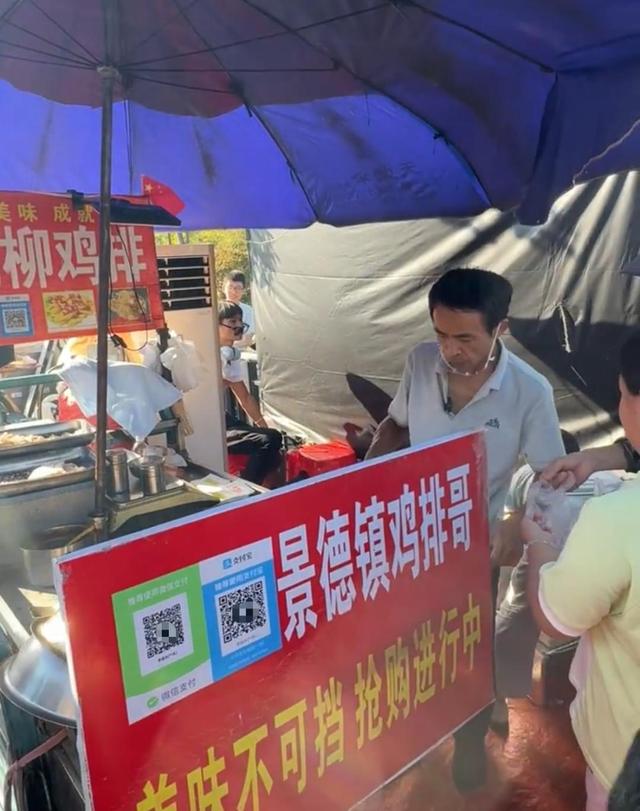 鸡排哥8天假期涨粉超40万，节前已成立工作室，10月9日休息一天