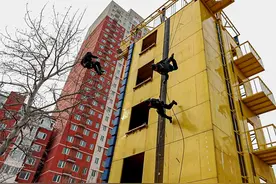 北京铁路公安处特警支队铁鹰突击队开展春训图片