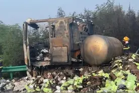 安徽合安高速严重堵车7小时，交警：有车辆自燃通行较慢，建议绕行图片