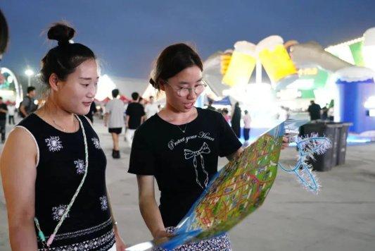金沙滩啤酒城里的青岛西海岸文旅特色展区，吸睛无数！