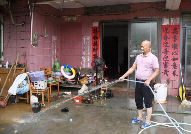 广东清远暴雨灾后现场：洪水退去